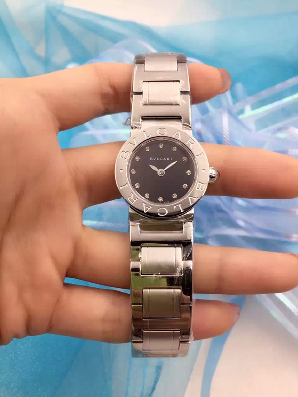 ブルガリ時計正面デザイン